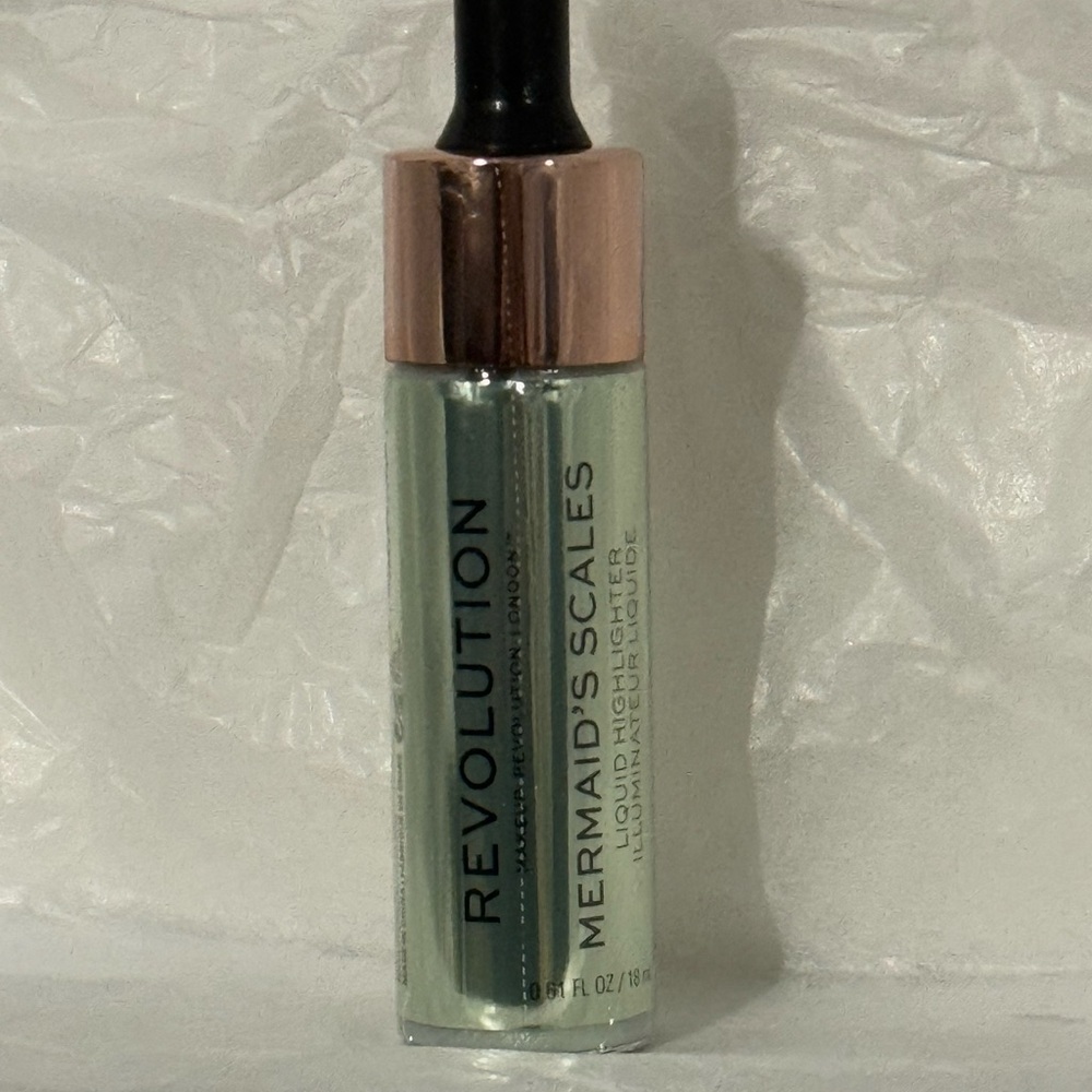 Makeup Revolution Liquid Highlighter in Silver